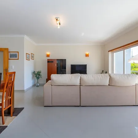 Close To The Sea, To Lisbon And To Your Heart *