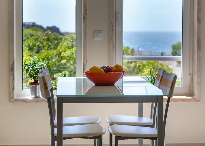 Close To The Sea, To Lisbon And To Your Heart * Silveira (Lisbon)