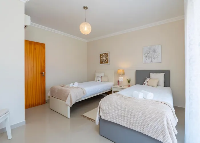 Close To The Sea, To Lisbon And To Your Heart *